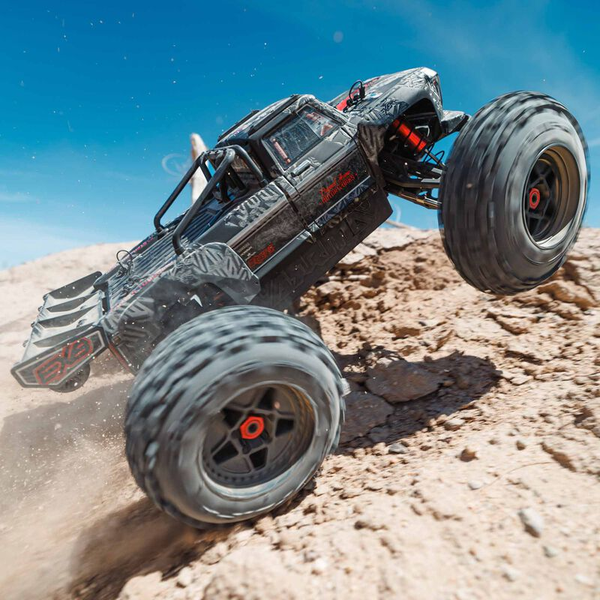 OUTCAST 4X4 8S BLX BLACK